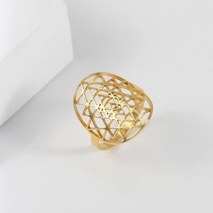 Adjustable Sri Yantra Chakra Ring Sri Yantra Amulet Talisman Pendant Sacred Geometry Ring Hinduism Symbol Sacred Hindu Ring Meditation Jewelry for Women Men - color: gold
