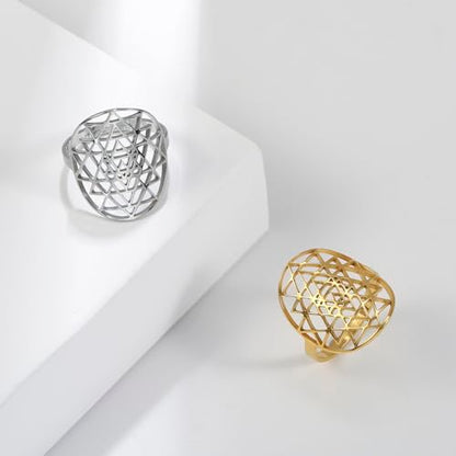 Adjustable Sri Yantra Chakra Ring Sri Yantra Amulet Talisman Pendant Sacred Geometry Ring Hinduism Symbol Sacred Hindu Ring Meditation Jewelry for Women Men - color: gold