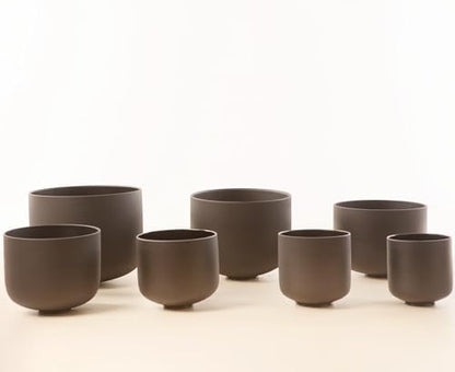 Set of 7 size 6-12 inch Black Chakra Tuned 432hz Quartz Crystal Singing Bowls with Heavy Duty Carrying Cases and Singing Bowl Mallet Suede Strikers BK - color: Set of 7, Black