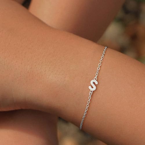 Turandoss Gold Initial Bracelets for Women Girls Jewelry Gifts Trendy - Dainty 18k Gold Plated Letter Initial Bracelet Tiny Letter A-Z Bracelets Personalized Bracelets Gifts for Women Girls Gifts - color: Silver, style: S