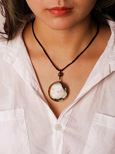 MINACHI Orgone Necklace, 7 Chakra Stone Orgonite Pendant for Spiritual Healing and Positive Energy Meditation - color: Triskelion
