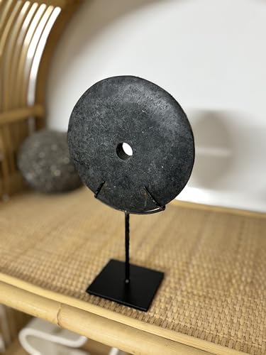 Decorative disc of Oriental style in Black Stone, Elegant, enhanced on a matt black metal base. Evoking the purity of Forms and the connection with the Nature of Zen Art