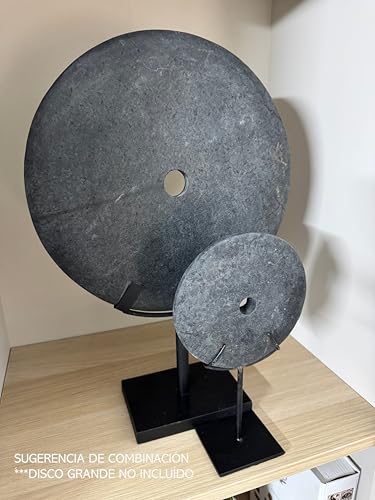 Decorative disc of Oriental style in Black Stone, Elegant, enhanced on a matt black metal base. Evoking the purity of Forms and the connection with the Nature of Zen Art