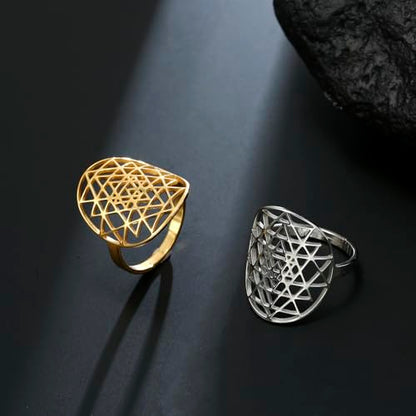 Adjustable Sri Yantra Chakra Ring Sri Yantra Amulet Talisman Pendant Sacred Geometry Ring Hinduism Symbol Sacred Hindu Ring Meditation Jewelry for Women Men - color: gold