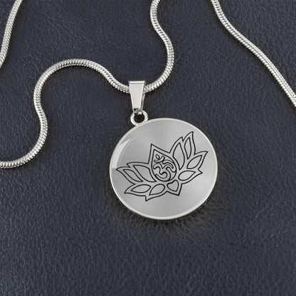 quan jewelry Yoga Lotus Flower Pendant Necklace with Om Symbol, Happy Birthday Gifts Ideas for Mom, Daughter, Women with Inspirational Quote on Gift Card - color: Silver-Tone Cirle Plate