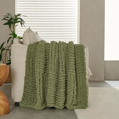 Soft Knitted Throw Blanket - 50x60 Inch Cozy & Lightweight All-Season Blanket, Wrinkle-Resistant Polyester for Couch, Bed, Sofa, Reading Nook (Green) - color: Green