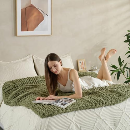 Soft Knitted Throw Blanket - 50x60 Inch Cozy & Lightweight All-Season Blanket, Wrinkle-Resistant Polyester for Couch, Bed, Sofa, Reading Nook (Green) - color: Green