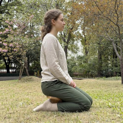 Seiza stool，Kneeling stool for meditation，Single Pedestal Meditation Stool for Ankle Space, Solid Ash Wood Ergonomic Seiza Chair for Yoga & Zen, Posture Support Seat, No Assembly Meditation Bench