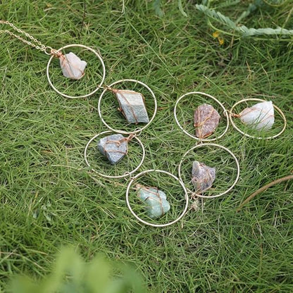 Natural Raw Crystal Wall Decor, Healing Chakra Gemstone Hanging Ornament, Raw Stone Hanging Decoration for Home Window Entryway Hallway Feng Shui Yoga Meditation Car Handmade Gift